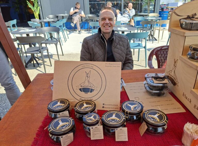 Ideja sa porodičnog ručka prerasla u proizvodnju crnog belog luka