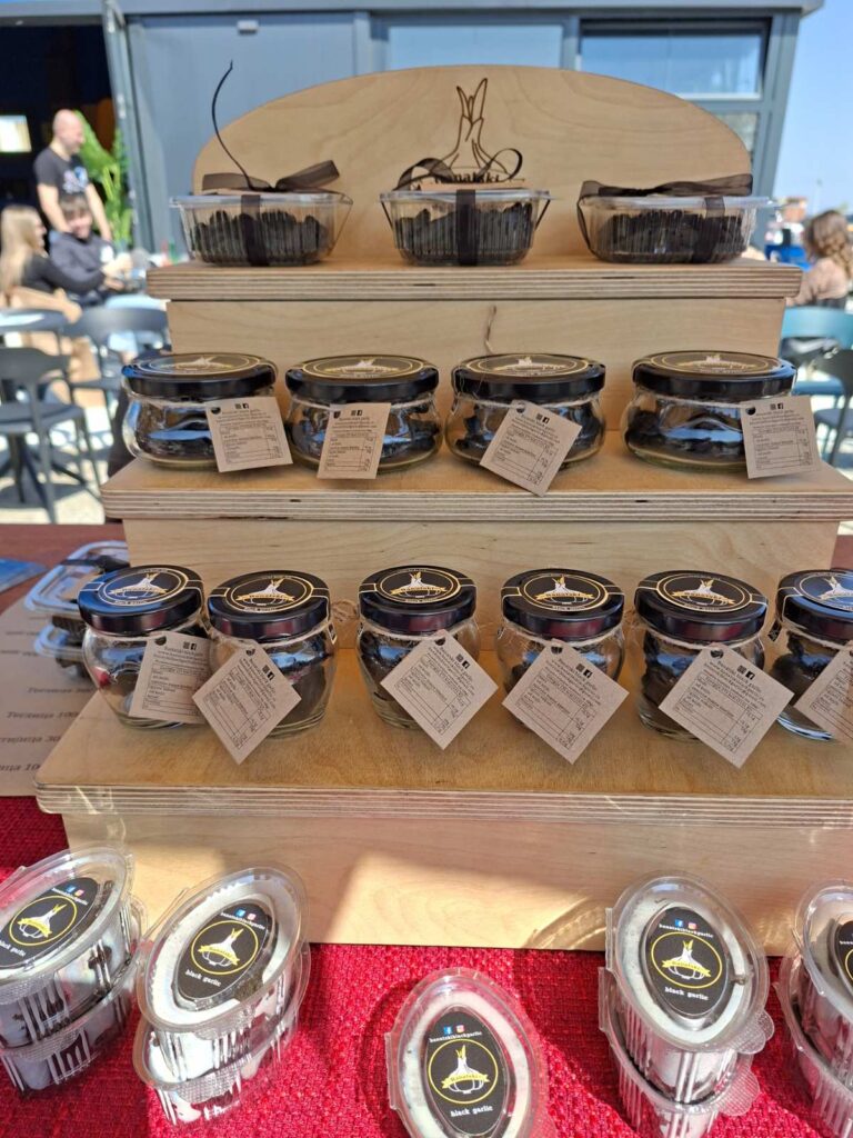 Ideja sa porodičnog ručka prerasla u proizvodnju crnog belog luka