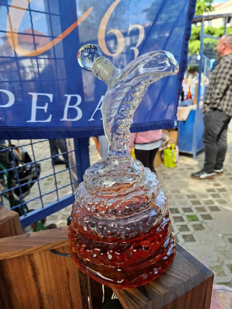 Guja – rakija koja ne ujeda: Tajna ukusa kafe i suve šljive iz srca lazarevačkog vinogorja