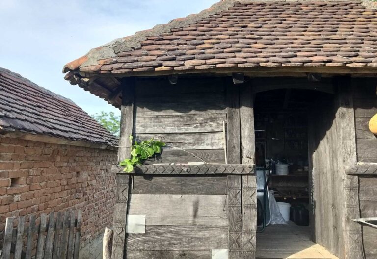 Ko ima kapiju, i devojku za udaju, nek vodi računa pred Đurđevdan
