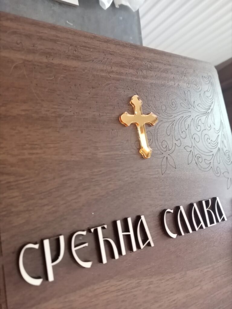 Mašine su njen posao, a humanost je njen poziv: Marija, žena koja drvetu daje dušu
