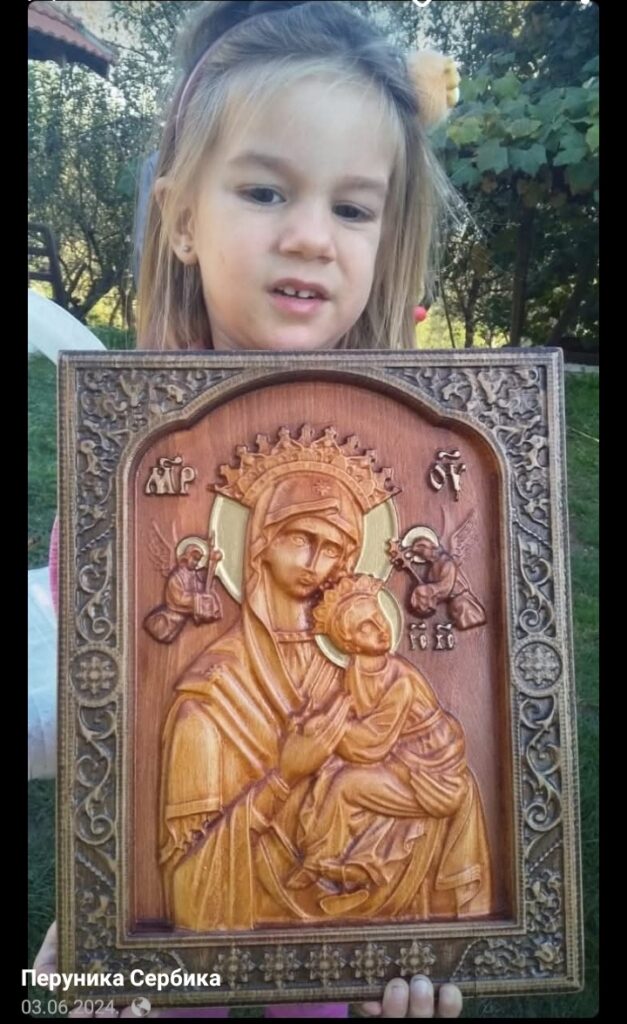 Mašine su njen posao, a humanost je njen poziv: Marija, žena koja drvetu daje dušu