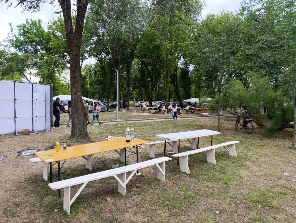 Feketić slavio višnju, selo i zajedništvo: Miris paprikaša, pune tribine i rekordni rod crvenih plodova